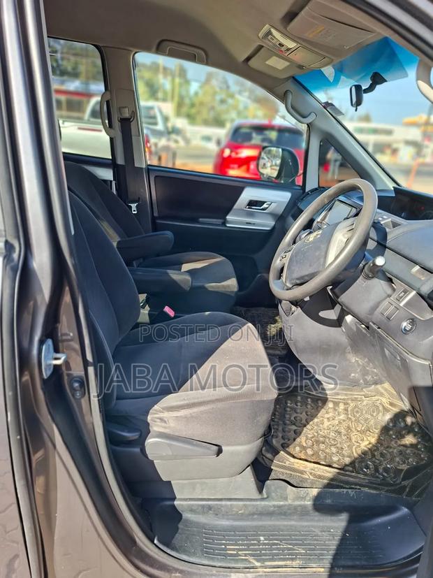 Toyota Noah 2012 Gray