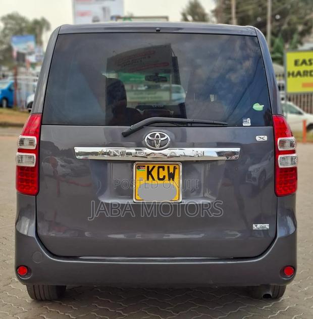 Toyota Noah 2012 Gray