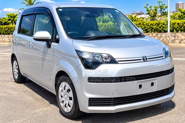 Toyota Spade 1.5 2019 Silver