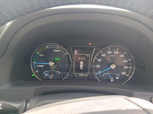 Toyota Crown 2018 Silver