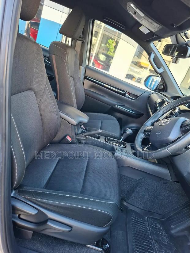 Toyota Hilux 2020 Silver