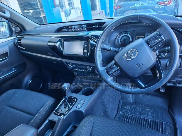 Toyota Hilux 2020 Silver
