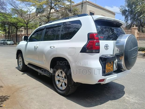 Toyota Land Cruiser Prado 2012 White