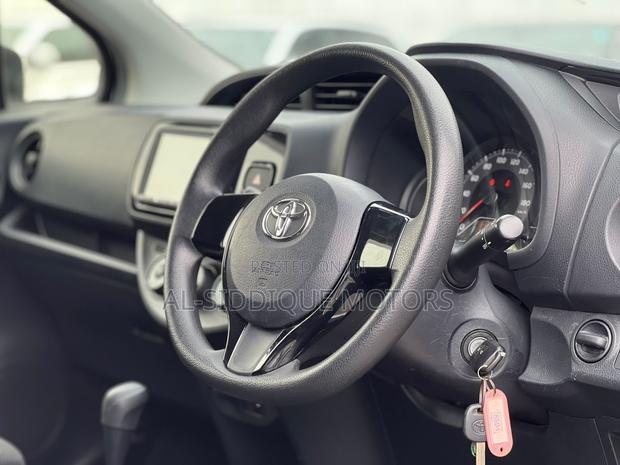 Toyota Vitz 1.0 FWD 5dr 2019 White