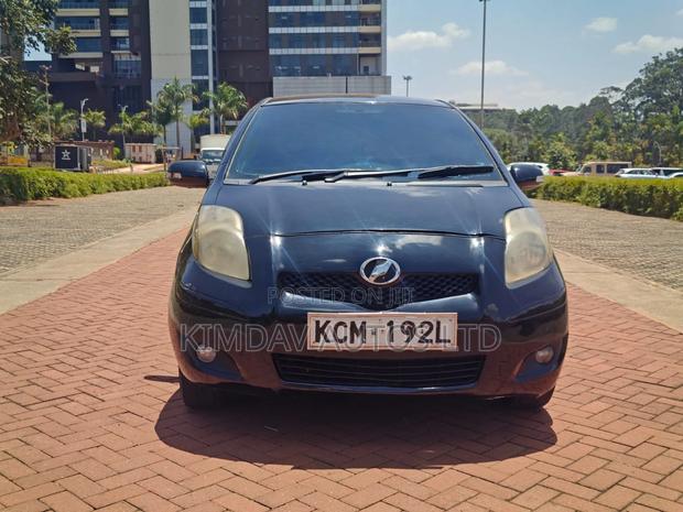Toyota Vitz 1.0 FWD 5dr 2011 Black