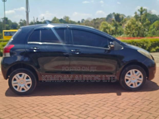 Toyota Vitz 1.0 FWD 5dr 2011 Black