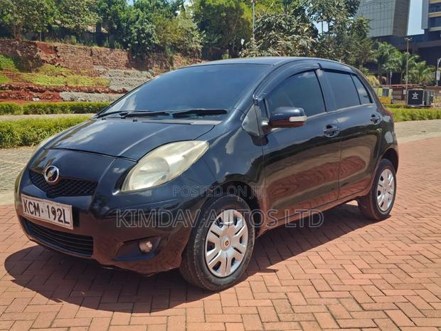 Toyota Vitz 1.0 FWD 5dr 2011 Black