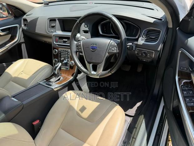 Volvo V60 2018 White