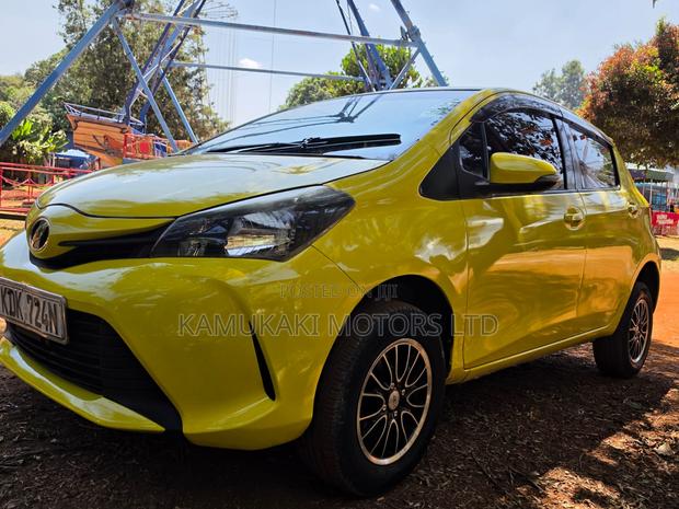 Toyota Vitz 2015 Yellow