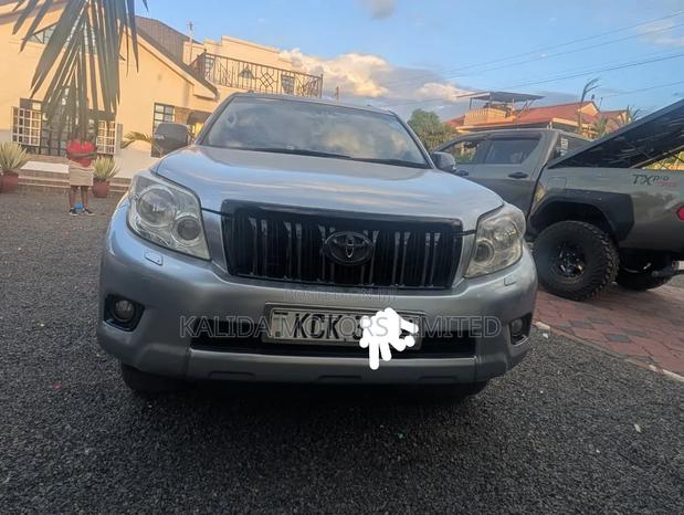 Toyota Land Cruiser Prado 3.0 TD 2010 Gray