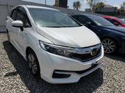 Honda Fit Shuttle 1.5 Hybrid 2WD 2019 White for sale