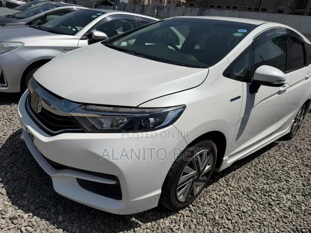 Honda Fit Shuttle 1.5 Hybrid 2WD 2019 White
