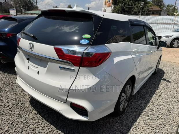 Honda Fit Shuttle 1.5 Hybrid 2WD 2019 White