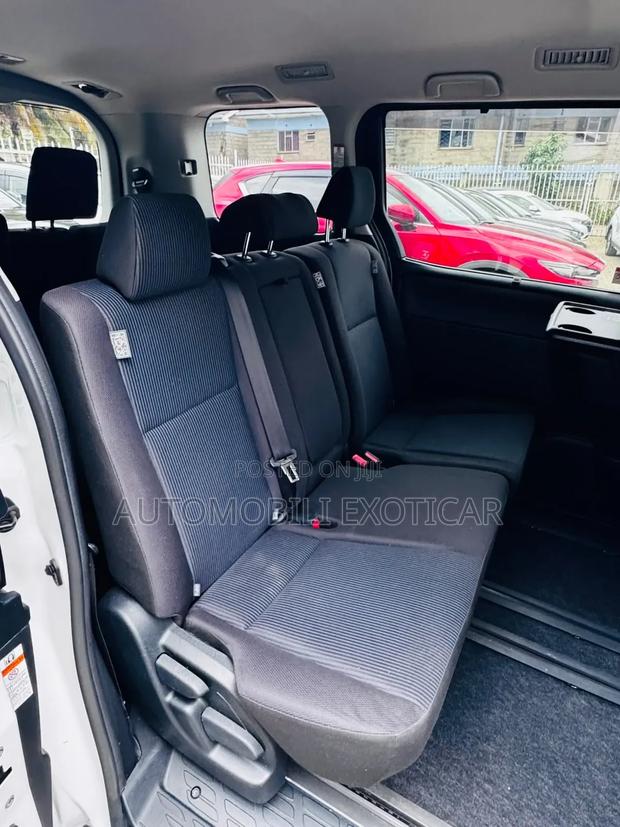Toyota Voxy V 2WD 8-Seater 2019 Off white