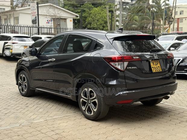 Honda Vezel 2016 Gray