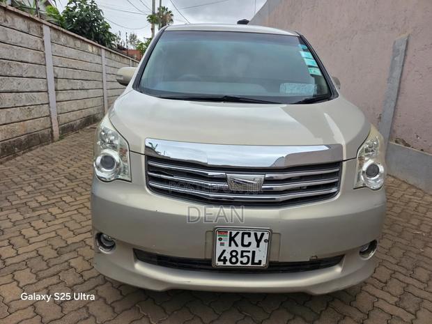 Toyota Noah 2012 Brown
