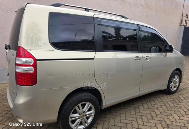 Toyota Noah 2012 Brown