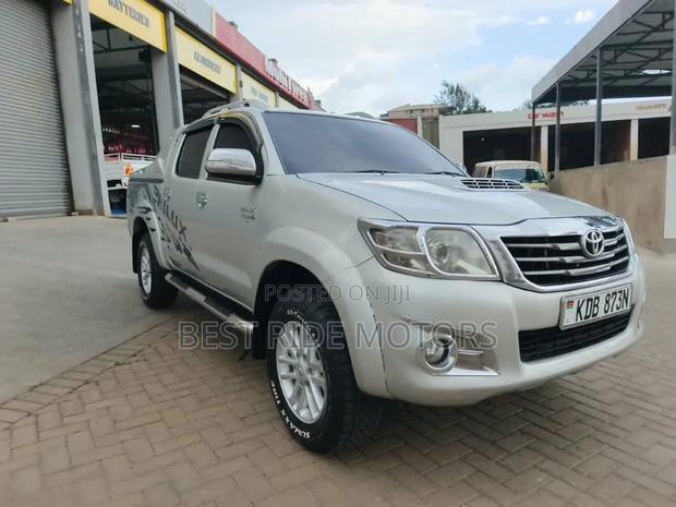 Toyota Hilux 3.0 D-4D 4x4 2013 Silver