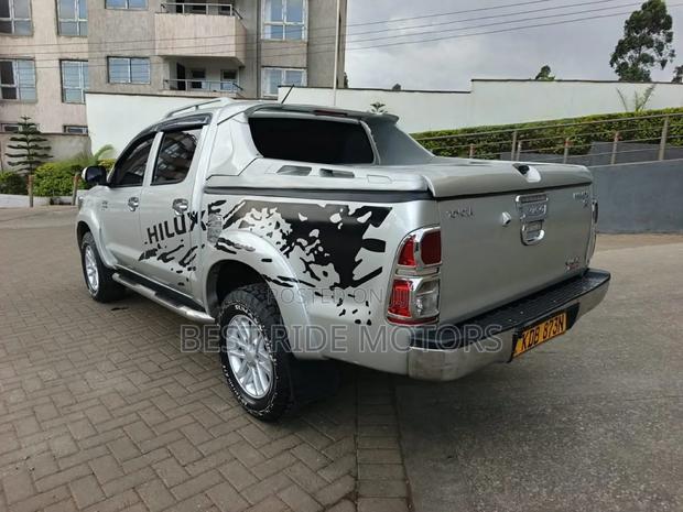 Toyota Hilux 3.0 D-4D 4x4 2013 Silver