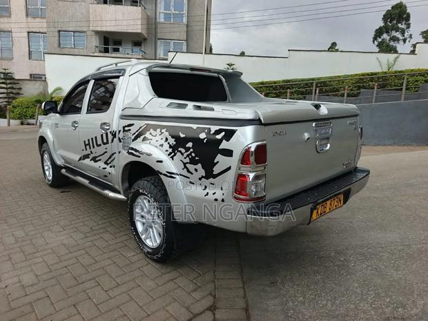 Toyota Hilux 3.0 D-4D 4x4 2014 Silver