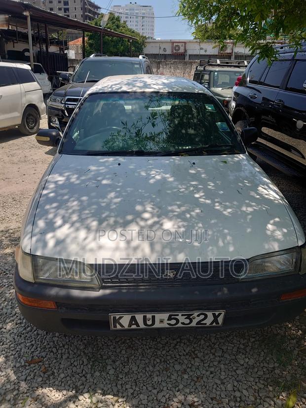 Toyota Corolla 2001 White