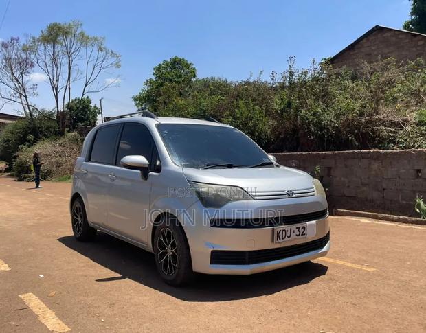 Toyota Spade 2014 Silver