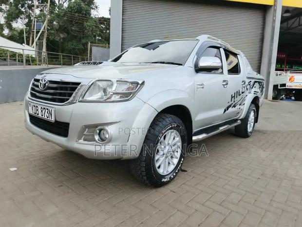Toyota Hilux 3.0 D-4D 4x4 2014 Silver