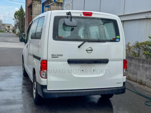 Nissan NV200 SV 2019 White