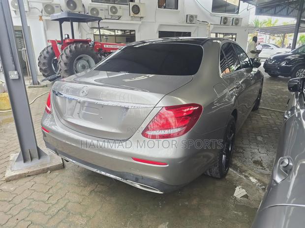 Mercedes-Benz E200 2019 Brown