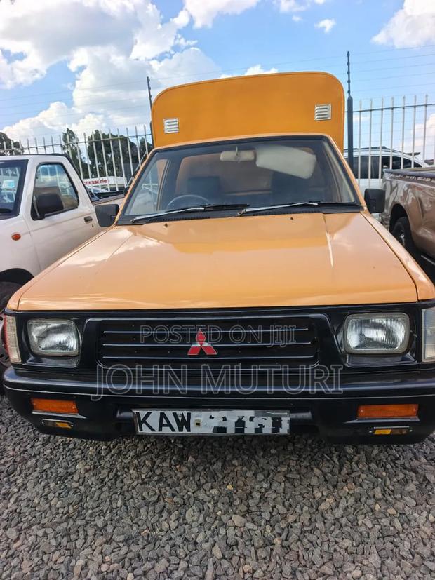 Mitsubishi L200 2006 Yellow