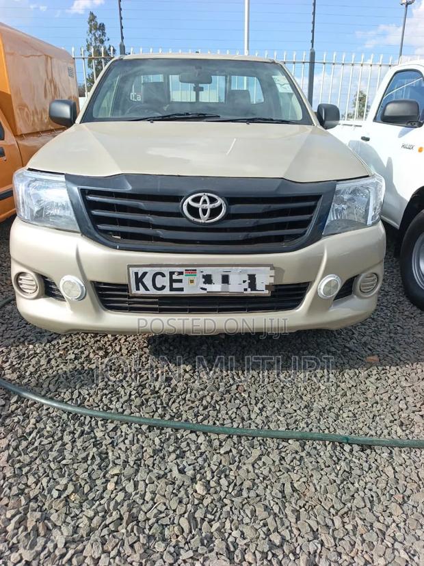 Toyota Hilux 2015 Gold