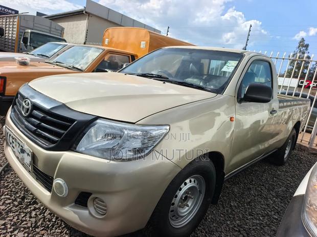 Toyota Hilux 2015 Gold