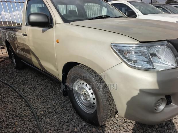 Toyota Hilux 2015 Gold