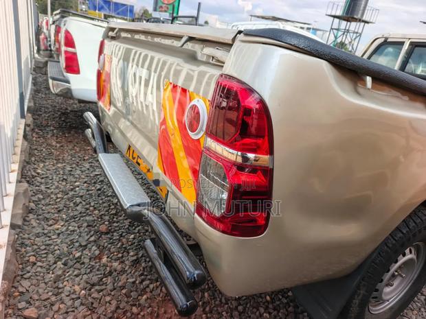 Toyota Hilux 2015 Gold