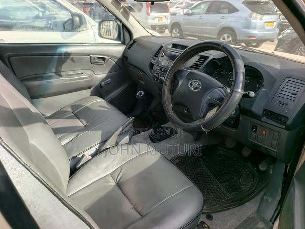 Toyota Hilux 2015 Gold