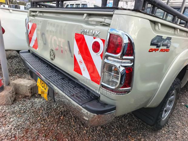 Toyota Hilux 2012 Gold