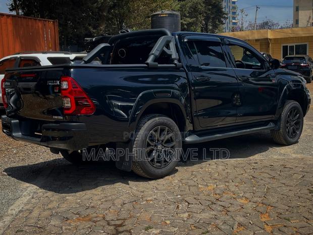 Toyota Hilux Revo Double Cab Deisel 2.4 AWD 2022 Black