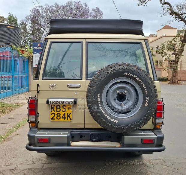 Toyota Land Cruiser 2012 Beige