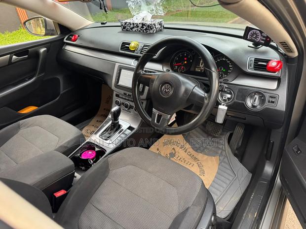 Volkswagen Passat 2014 Gray