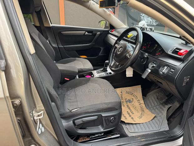 Volkswagen Passat 2014 Gray
