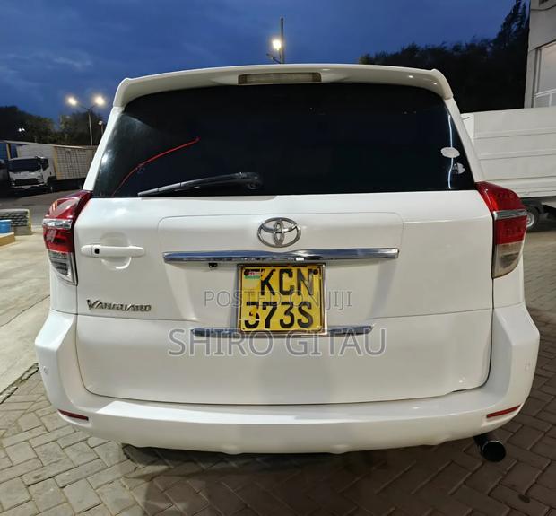 Toyota Vanguard 2010 White