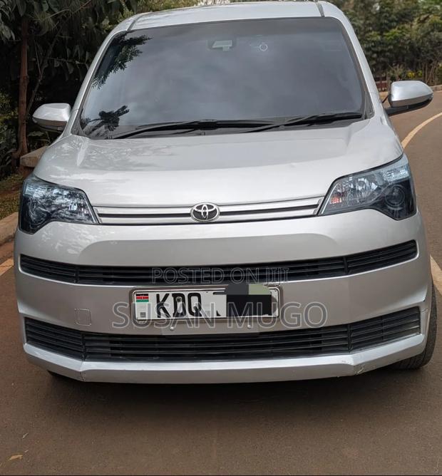 Toyota Spade 2018 Silver