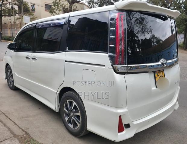 Toyota Noah 2019 White