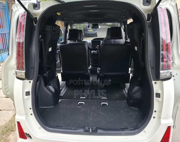 Toyota Noah 2019 White