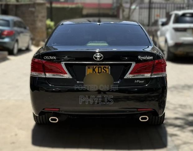 Toyota Crown 2016 Black