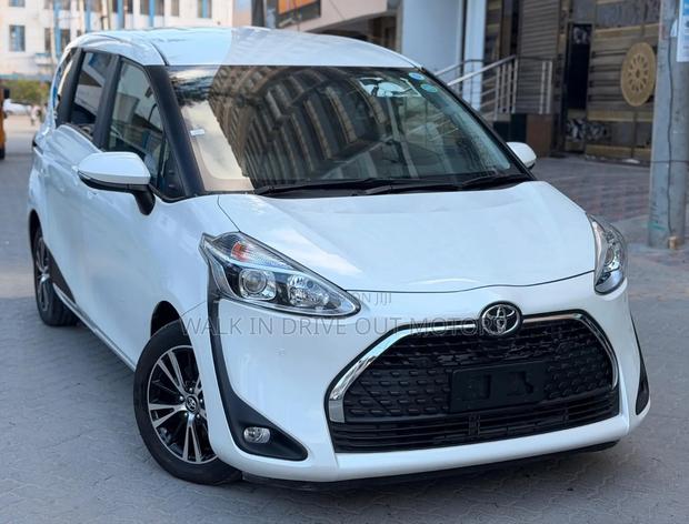 Toyota Sienta 2019 White