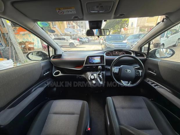 Toyota Sienta 2019 White