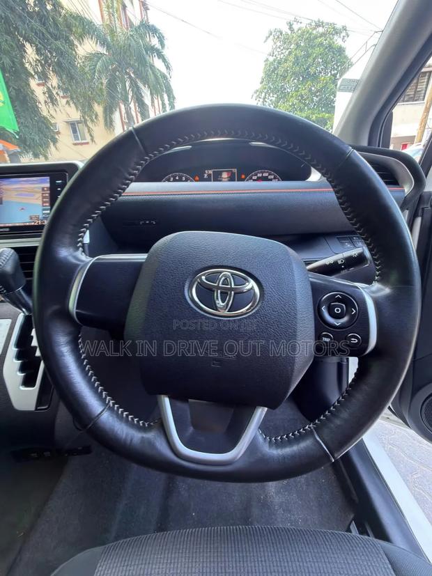 Toyota Sienta 2019 White