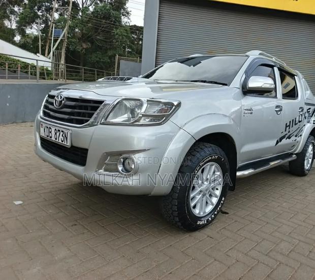 Toyota Hilux 2013 Silver