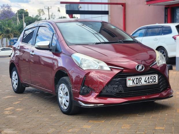 Toyota Vitz 1.0 FWD 5dr 2017 Maroon